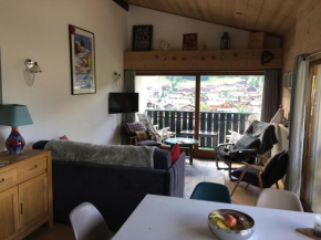 Luxury Apartment, 350m to ski lift, south facing, close to town centre Morzine
